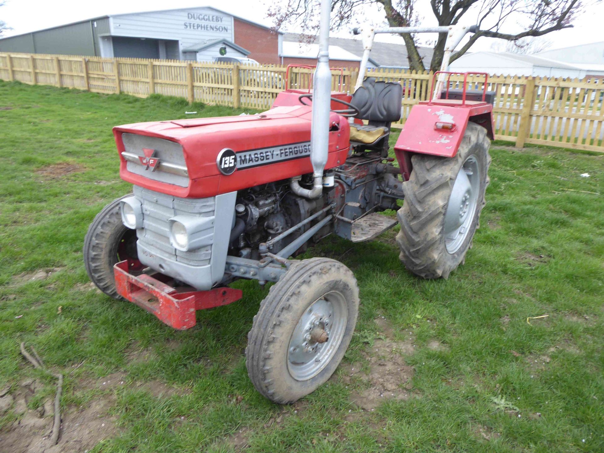 MF 135 tractor (gwo)