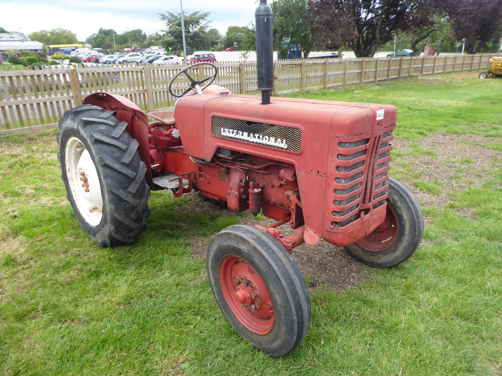 International Harvesters B275 2WD tractor runs & drives