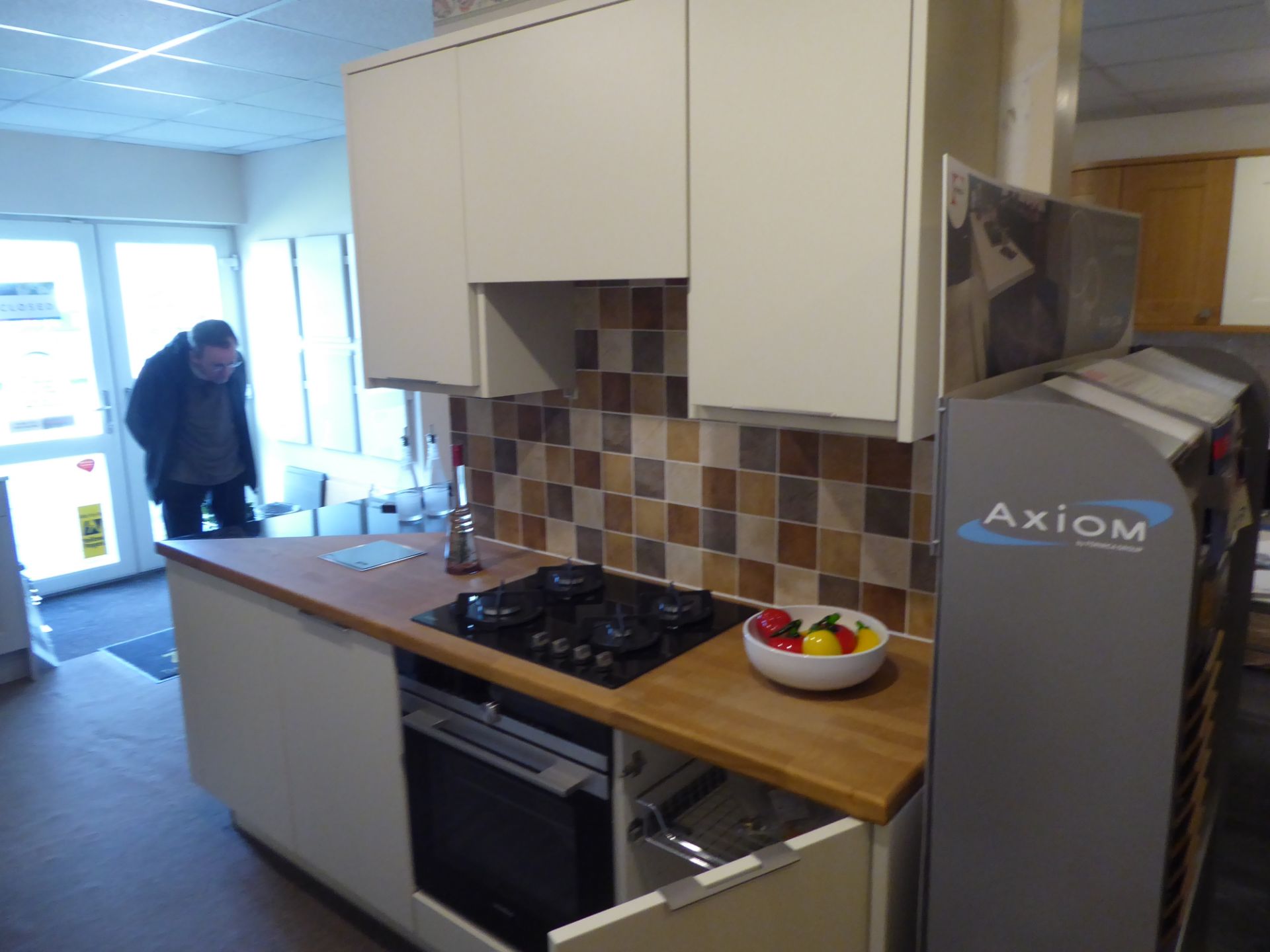 Burbidge Otto Alabaster units and S.oak worktop w/ Salter built in digital weigh, Excludes oven/hob - Image 3 of 5