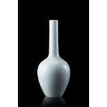 A small claire-de-lune monochrome vase, apocryphal Qianlong markChina, 20th century(h. 17 cm.)