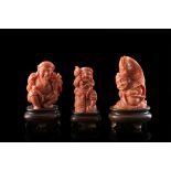 Three red coral carvings of fishermen, wood basesChina, early 20th century(h. max 5 cm.; gross