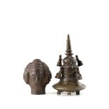 Indian ManufactureTwo bronze sculptures(h. max 18 cm.)ITManifattura IndianaDue sculture in bronzo di