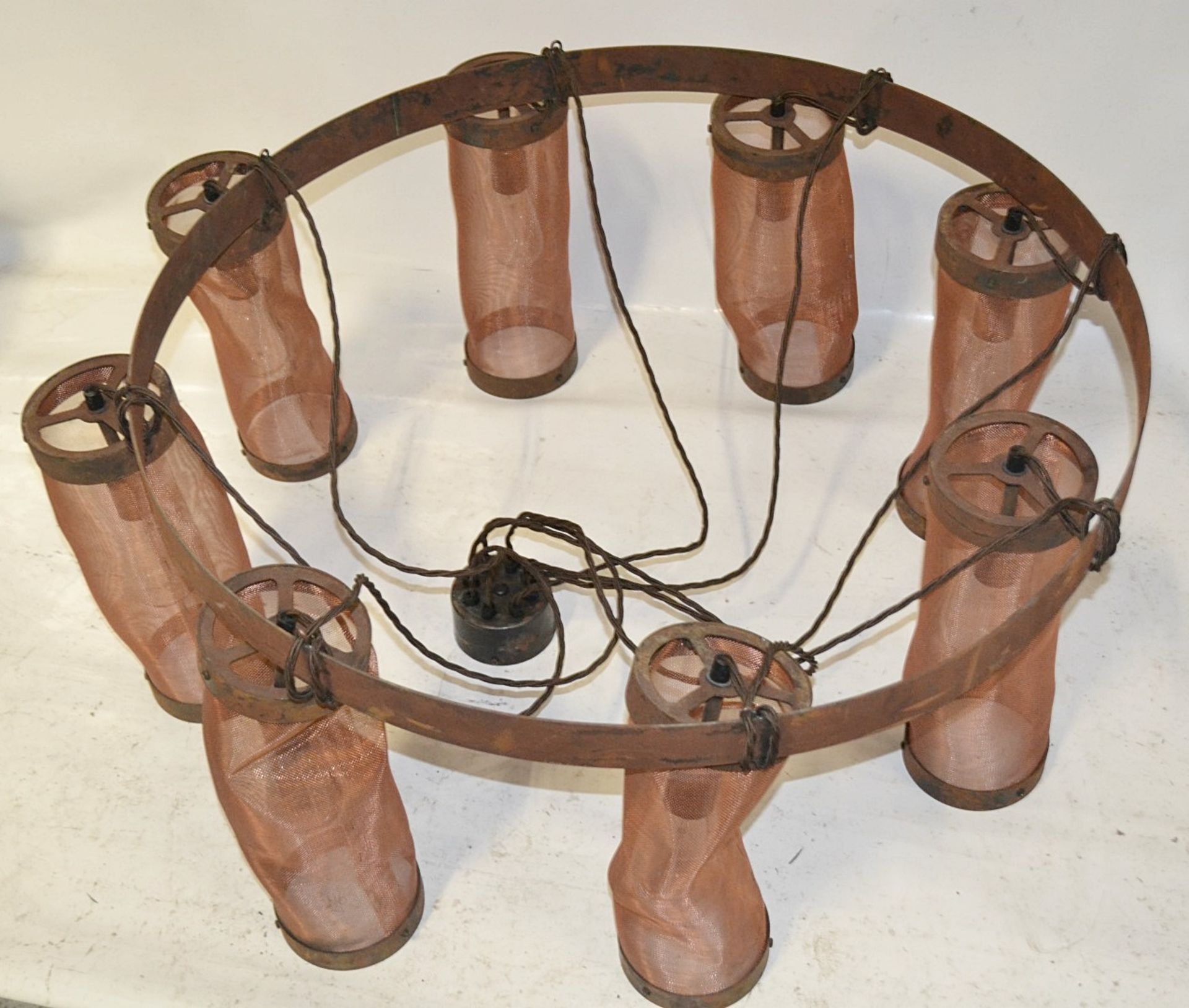 1 x 100cm Large Rustic Antique-Style 8-Light Wagon Wheel Chandelier - CL535 - Image 3 of 6