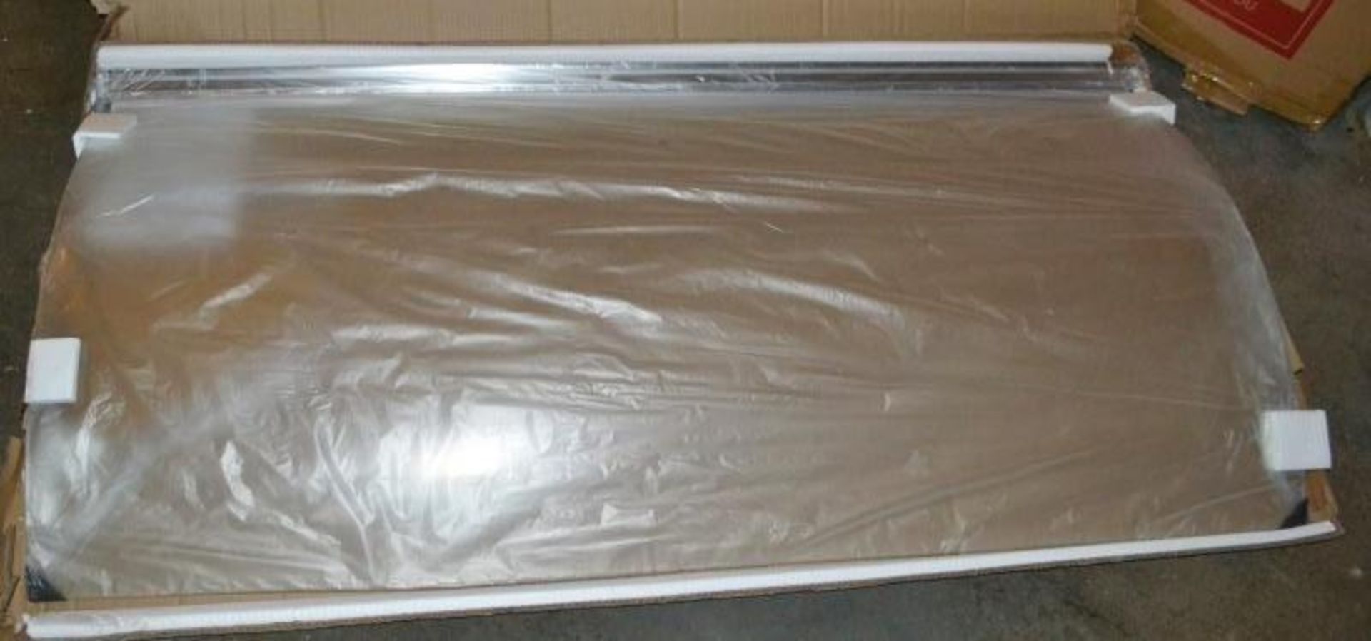 1 x Curved Bath Screen With Rail - BSP1001 - New / Unused Stock - Dimensions: 745 x 1480 x 6mm - CL2