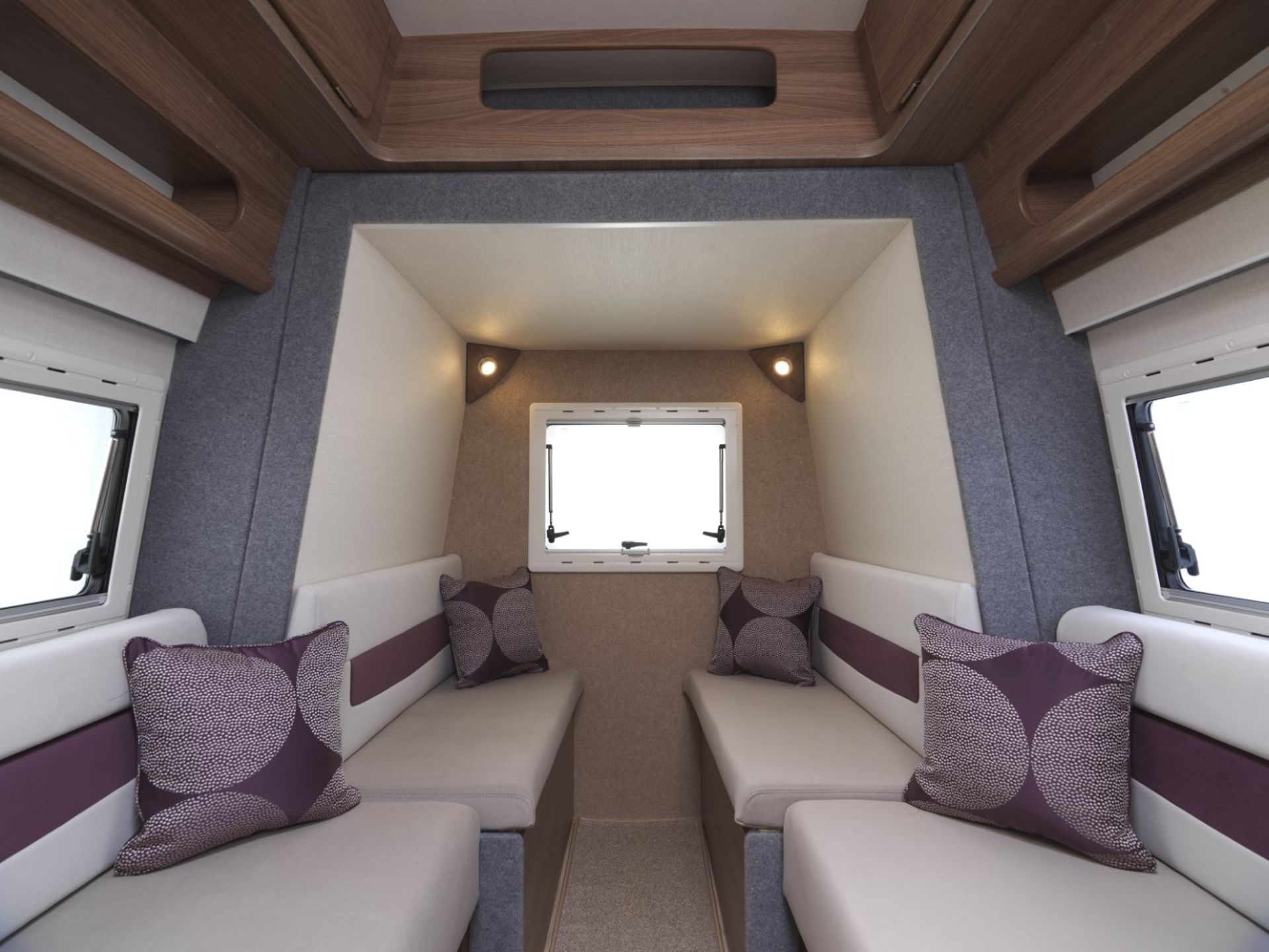 1 x Lunar Renault S Edition Marira X Trend Campervan With Slideout - Image 5 of 31