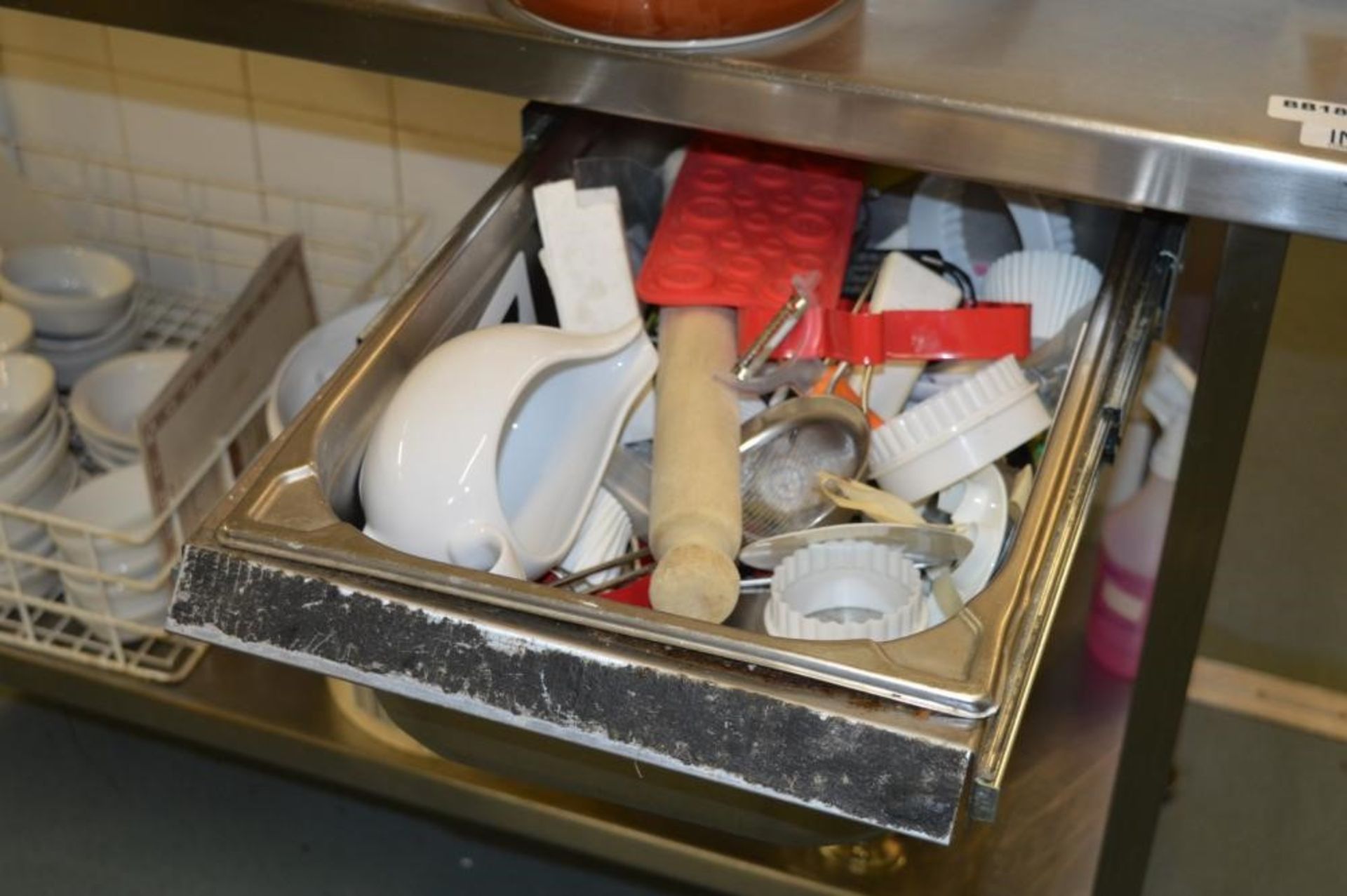 1 x Stainless Steel Preparation Table With Undershelf, Corner Splashback and Single Drawer - H90 x W - Image 3 of 4