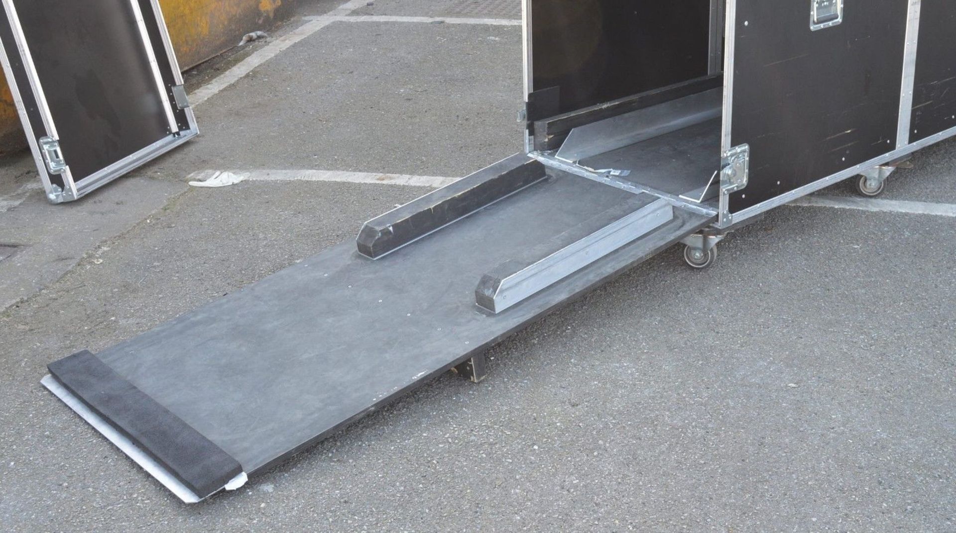 1 x Large Flight Case With Castors and Ramp For Easy Loading - H188 x W200 x D79 cms - CL011 - - Image 4 of 11