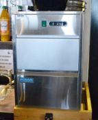1 x Polar Commercial Countertop Ice Machine With Stainless Steel Exterior - H57 x W38 x D47 cms - Re
