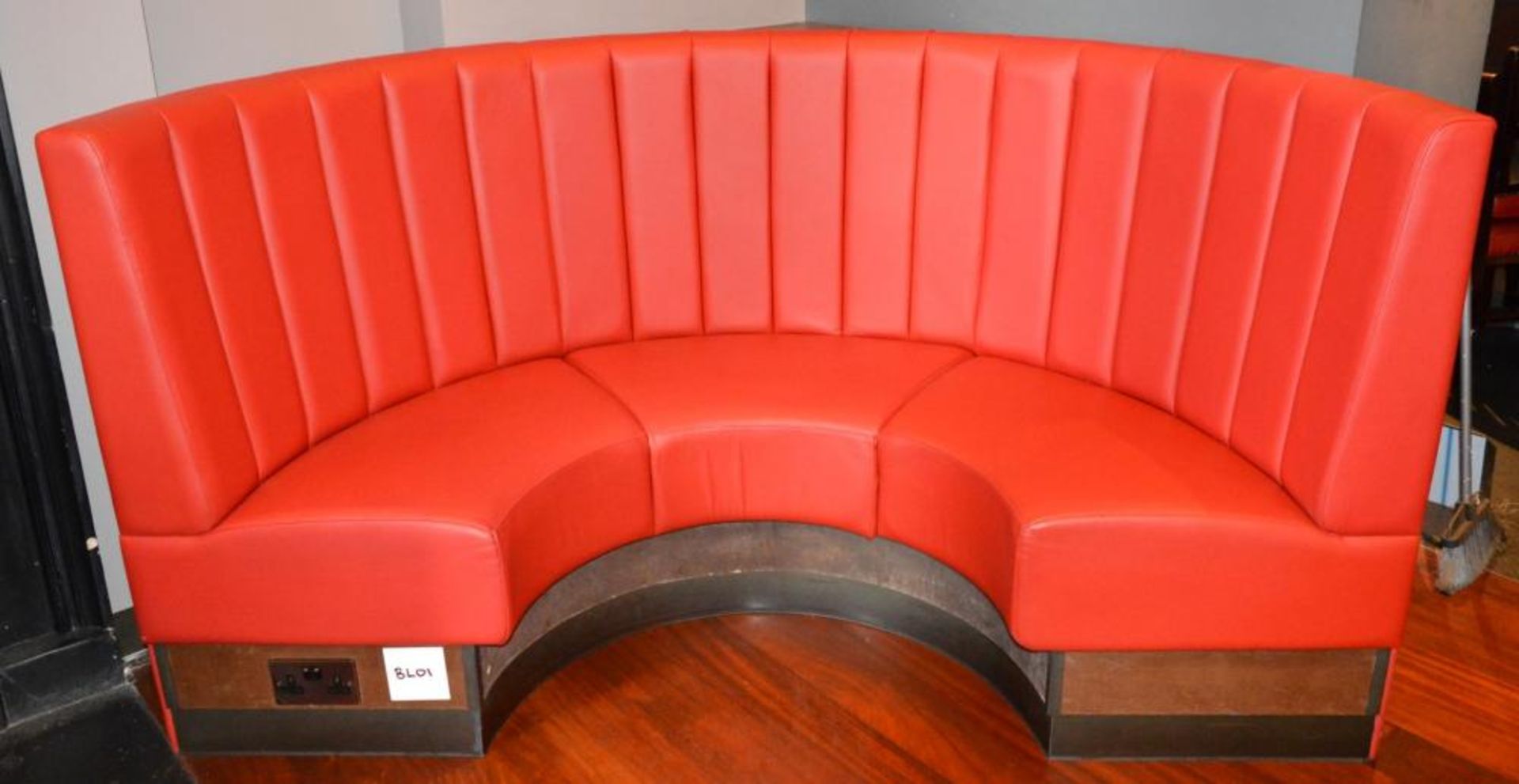 1 x Curved C-Shaped Seating Booth Upholstered In A Bright Red Leather - CL353 - Image 2 of 11