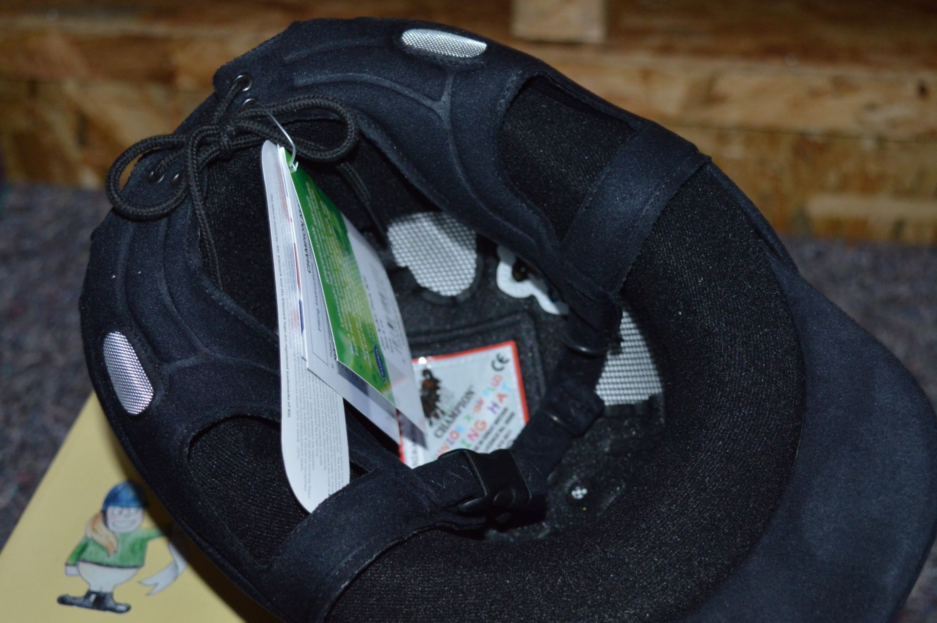 1 x Champion X-Air Junior Horse Riding Helmet in Black - Size 53cm - Ref J971 - CL401 - Ref J971 - - Image 2 of 5