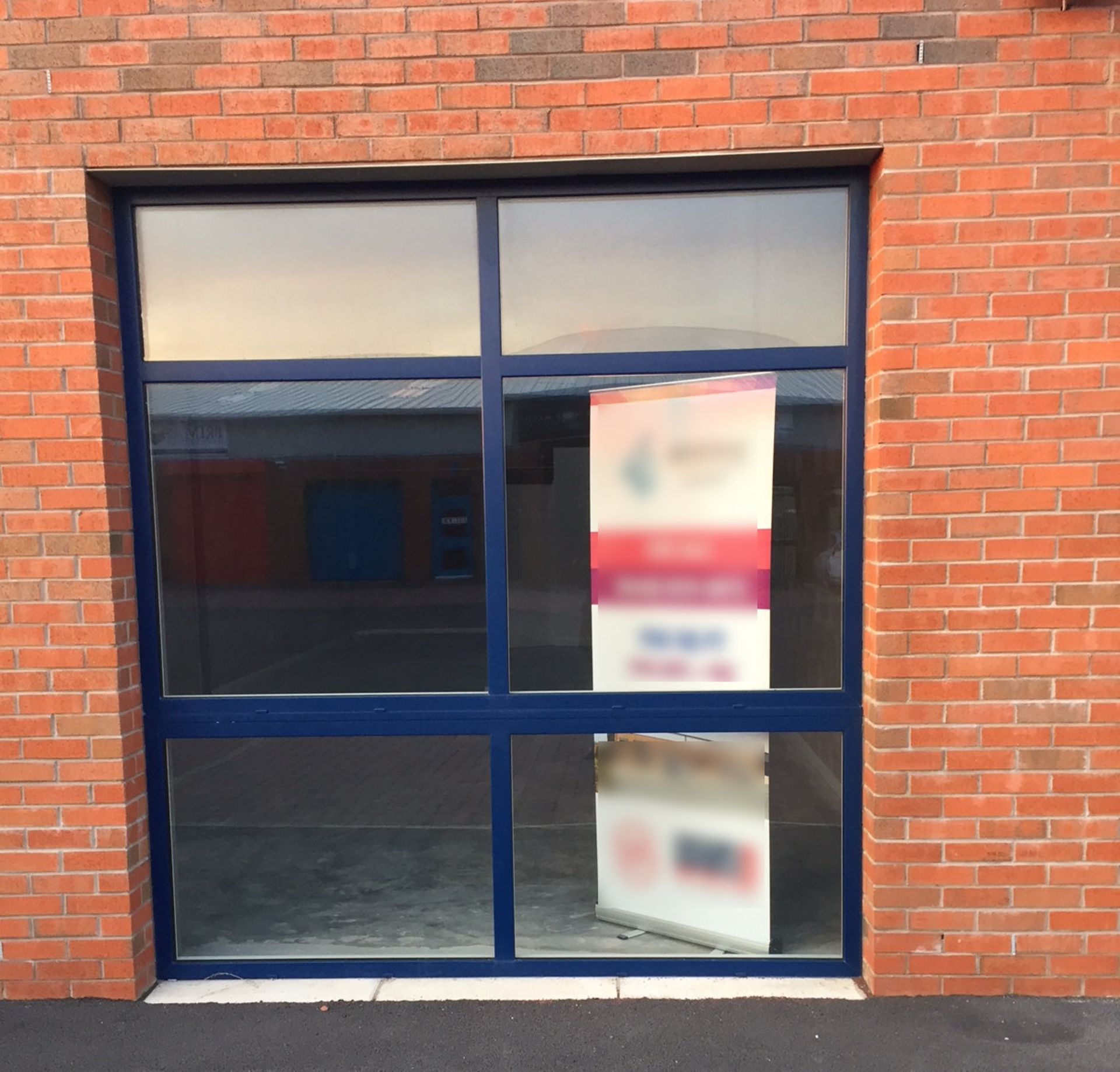 4 x Bespoke Curtain Wall Glazed Screens With Toughened Glass for Industrial Units - CL335 - - Bild 2 aus 4