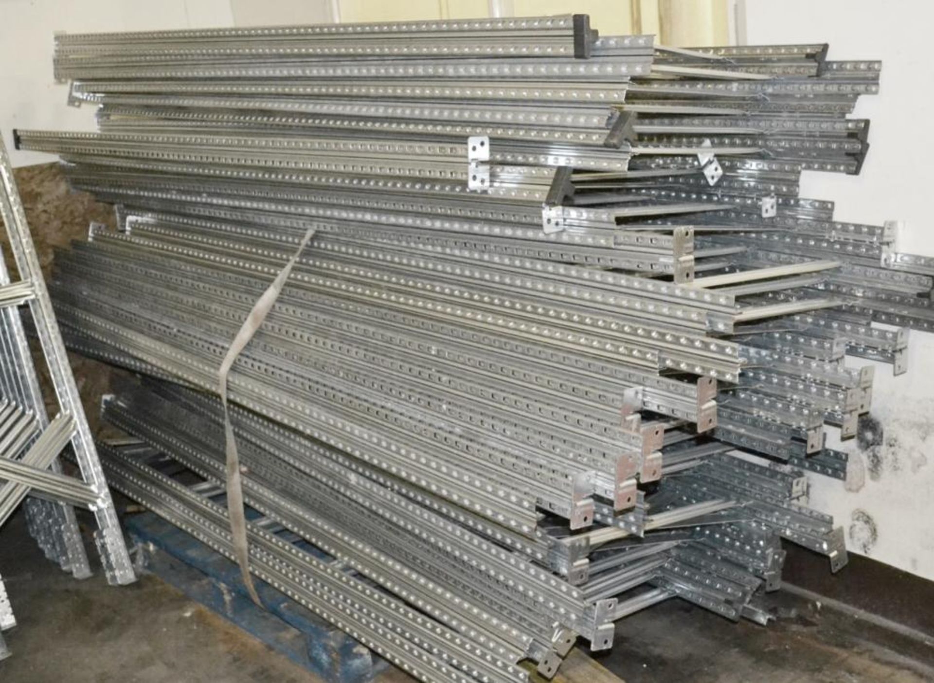 14 x Bays of Metalsistem Steel Modular Storage Shelving - Includes 65 Pieces - Recently Removed - Bild 17 aus 17