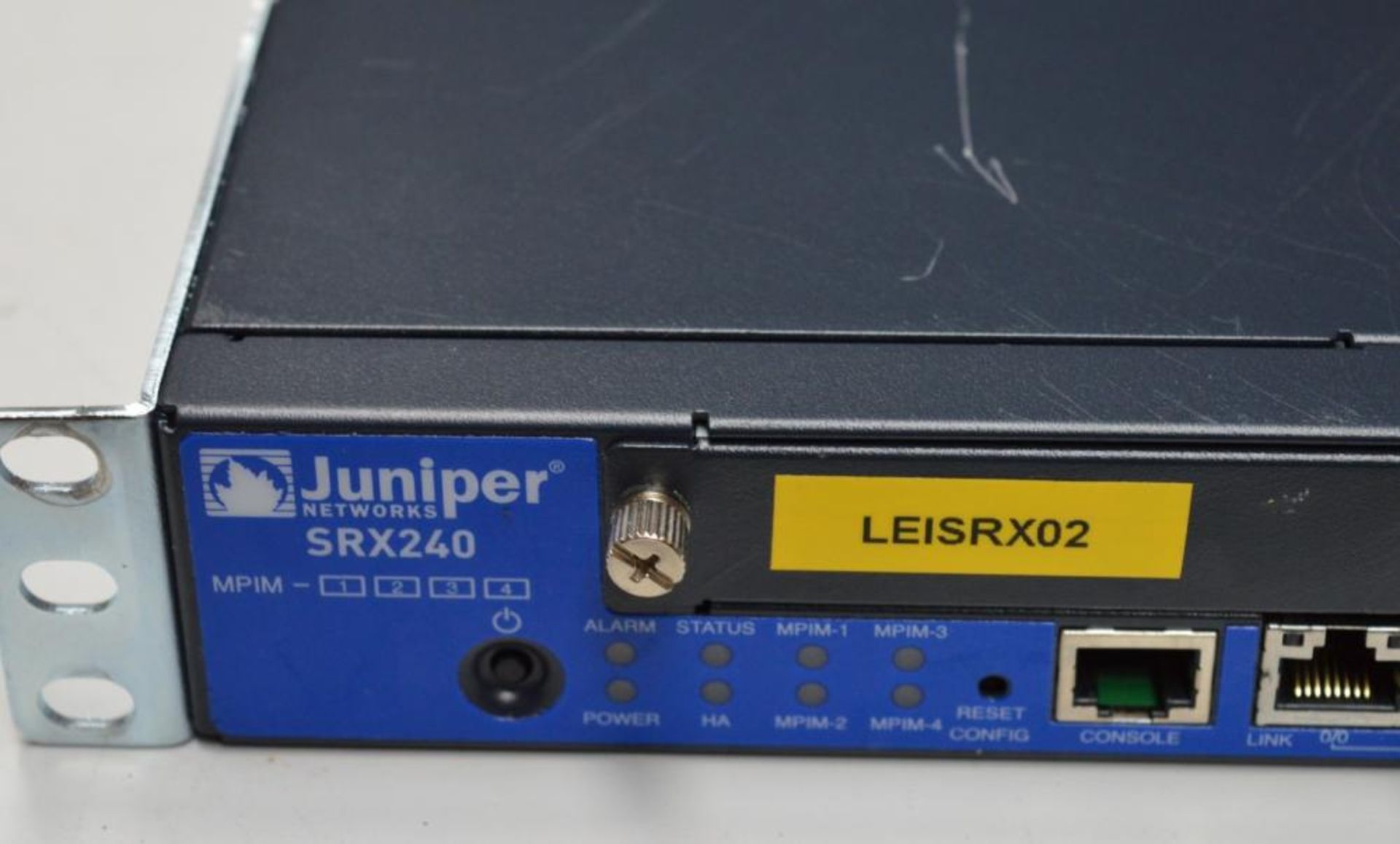 1 x Juniper SRX240H Firewall VPN Router - CL285 - Ref JP320 F2 - Location: Altrincham WA14 - Bild 3 aus 5
