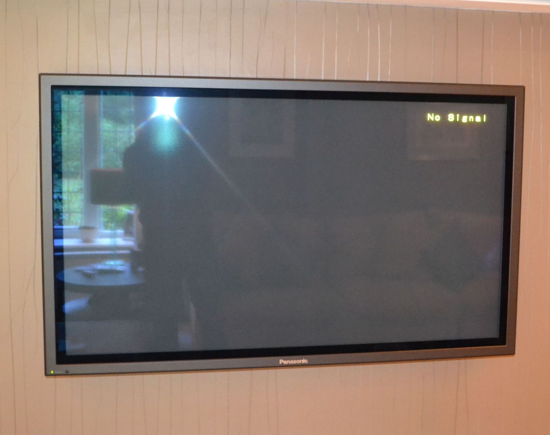 1 x Panasonic 50" TH-50PF10 Plasma Screen - CL324 - Location: Altrincham WA14 - No VAT on the - Image 2 of 5