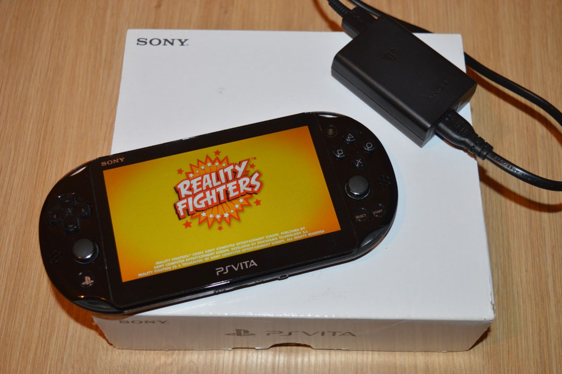 1 x Sony PS Vita Handheld Playstation Games Console - Boxed With Charger and Game - In Good - Image 2 of 4