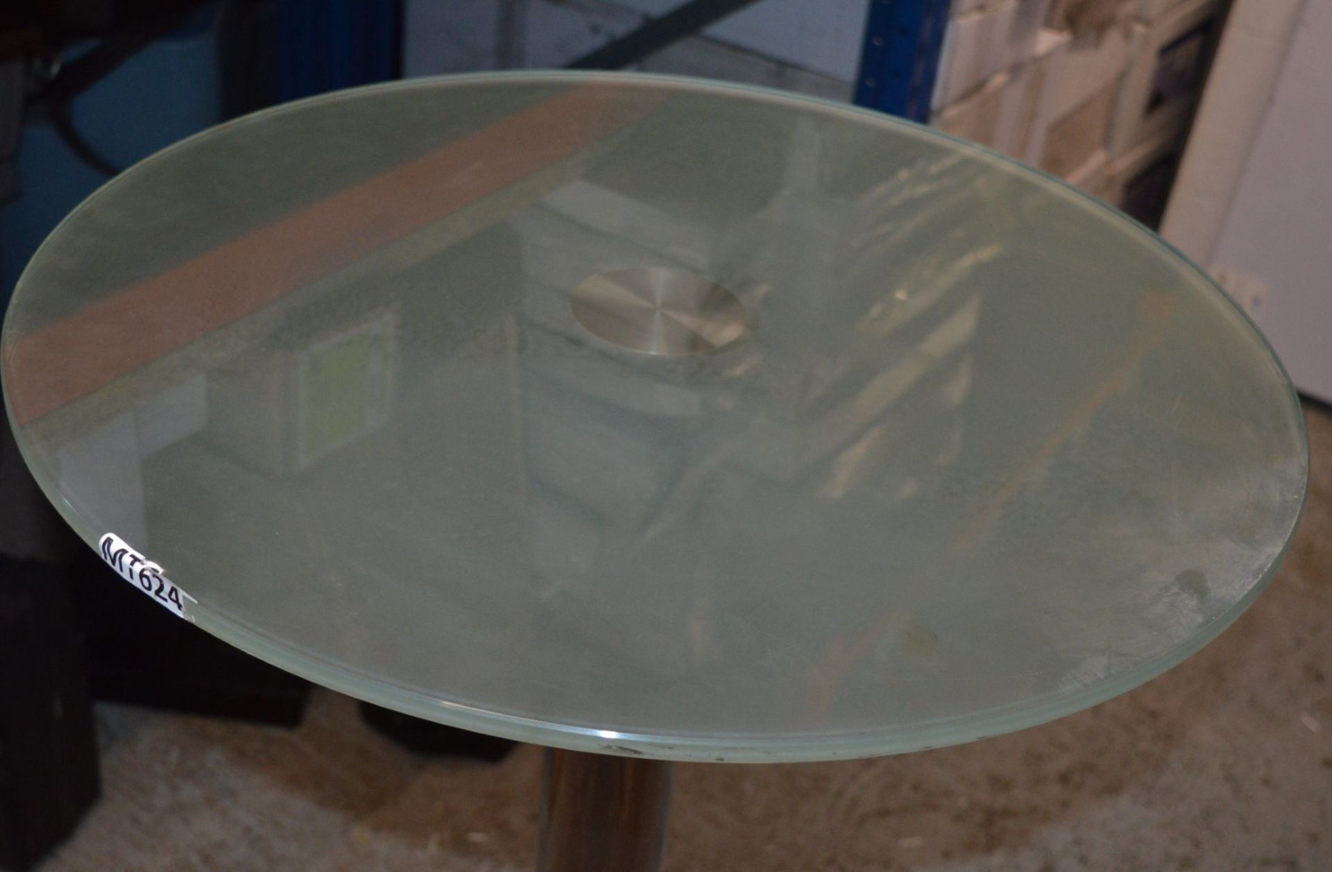 1 x Poser Table With Smoked Glass Top and Chrome Base - H99 x W60 cms - CL011 - Ref 624 J2 - - Bild 2 aus 2