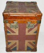 1 x Fabric Covered Antique-style Storage Otterman Chest with Lift up Lid *NO VAT ON HAMMER*