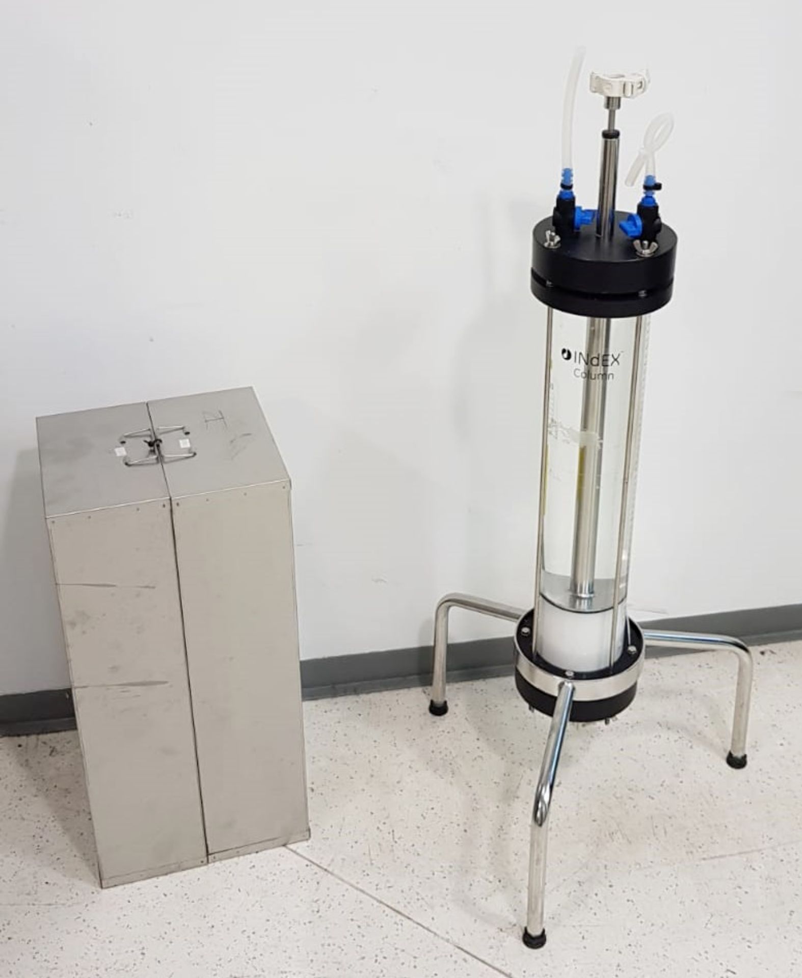 1 x GENERAL ELECTRIC INDEX 100/500 Glass Chromatography Column With Stainless Steel Stand - 0809962