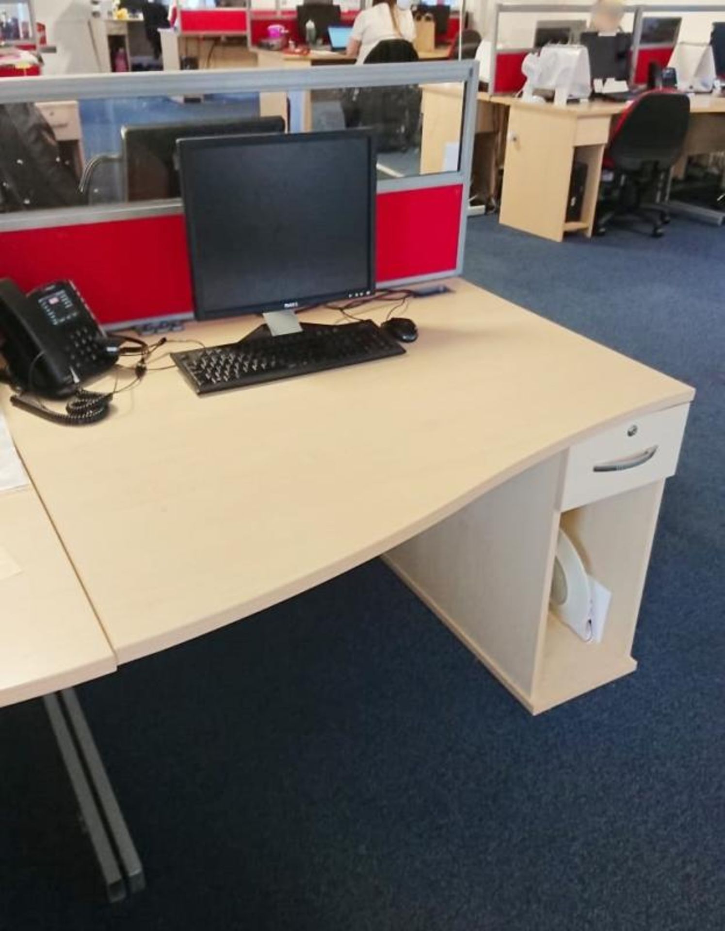 4 x Wave Office Desks With Privacy Partitions - Features a Contemporary Design, Birch Finish, Single - Image 5 of 7