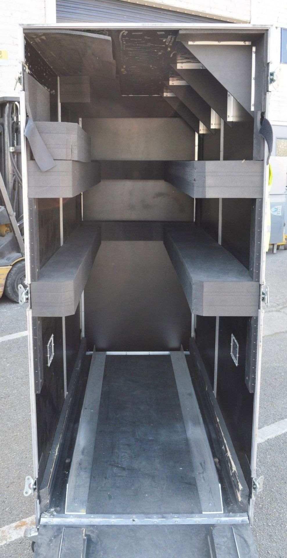 1 x Large Flight Case With Castors and Ramp For Easy Loading - H188 x W200 x D79 cms - CL011 - - Image 10 of 11