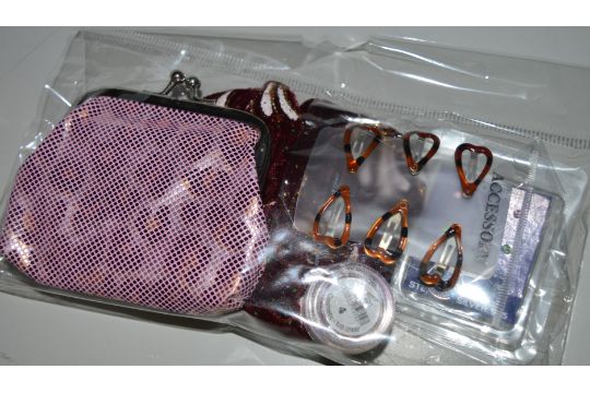 50 x Girls Beauty Gift Sets - Each Set Includes Items Such as a Stylish Purse, Ear Rings, Hair - Image 8 of 13