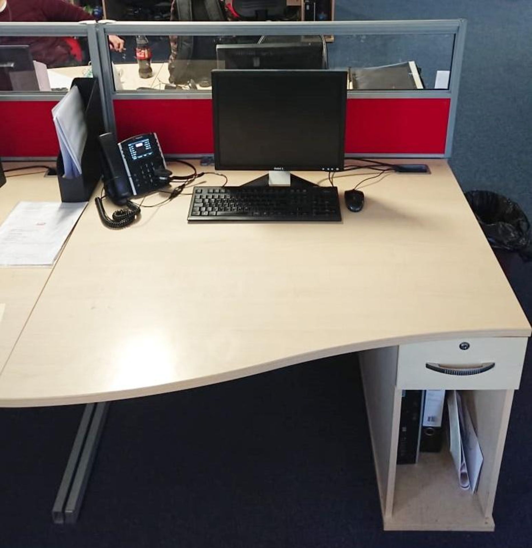 4 x Wave Office Desks With Privacy Partitions - Features a Contemporary Design, Birch Finish, Single - Image 4 of 7