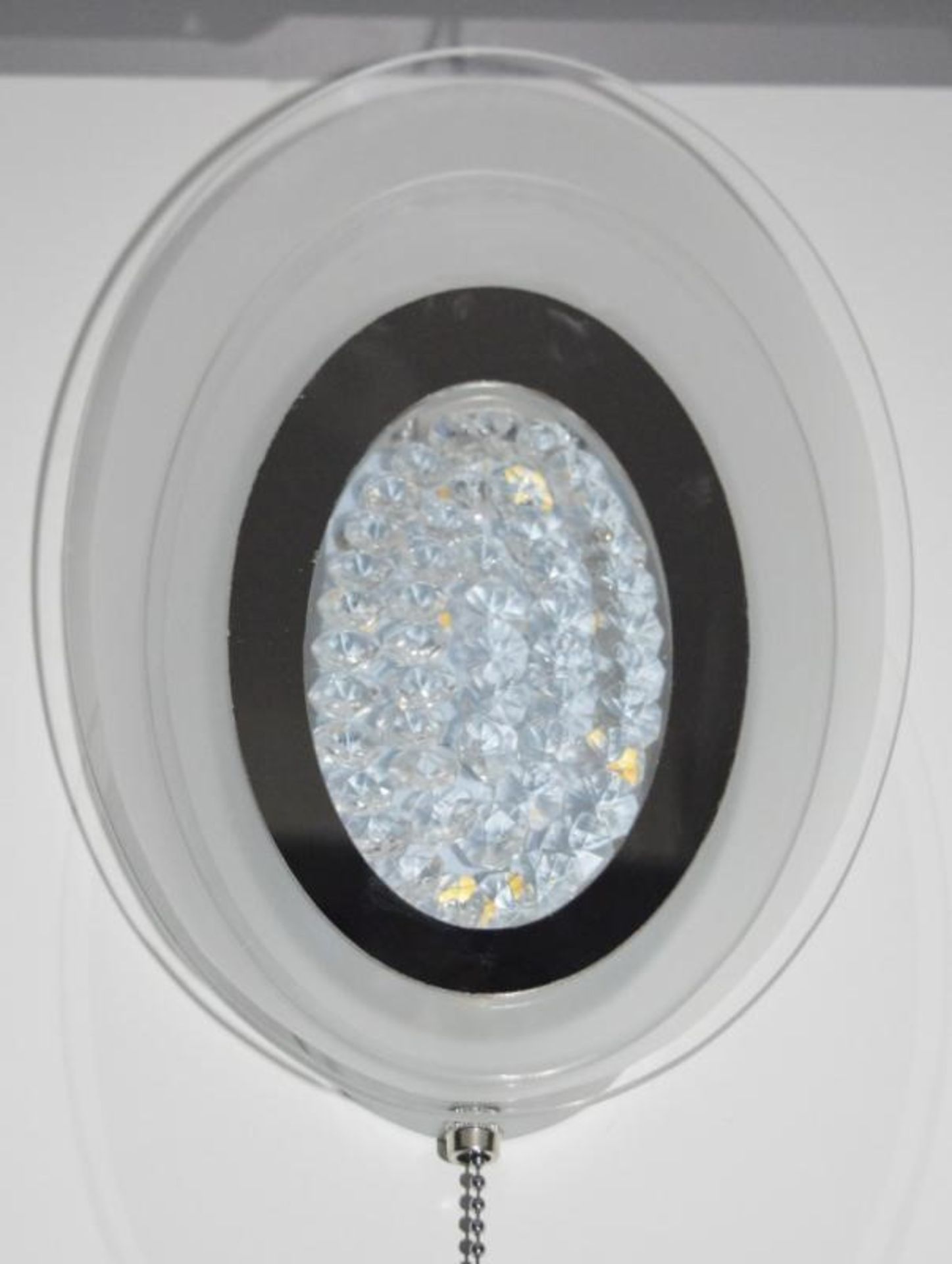1 x LED Oval Chrome Wall Light With Frosted Glass - Ex Display Stock - CL298 - Ref J143 - Location: - Bild 5 aus 5