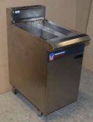 1 x Blue Seal Vee Ray Single Tank Gas Fryer - Model GT45 - H106 x W45 x D89 cms - CL232 - Ref JP381