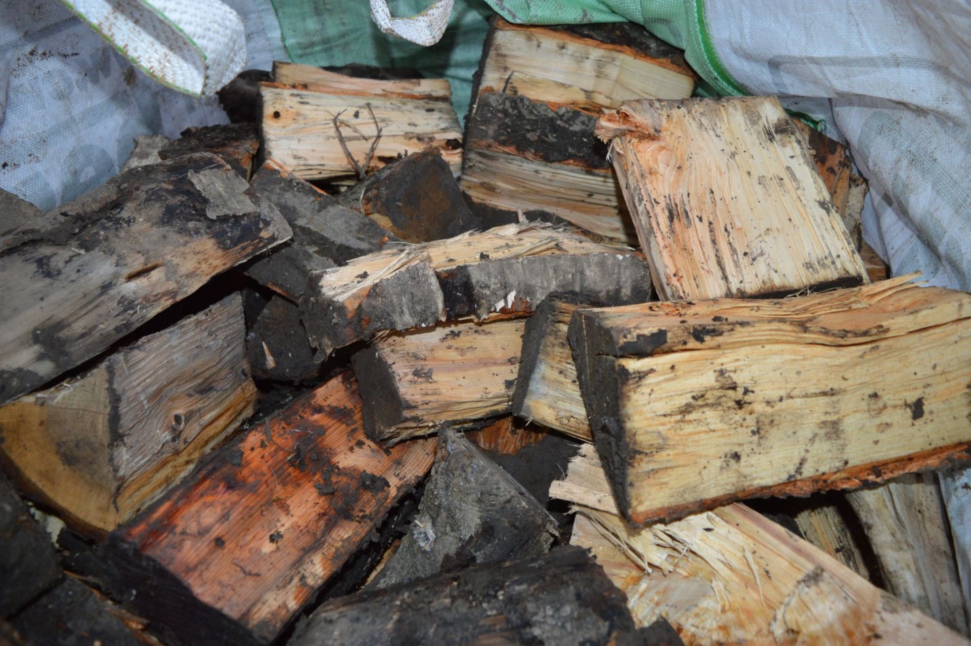 4 x Large Builders Sacks of FIREWOOD Chopped Logs - CL351 - Location: Chorley PR6You will receive - Image 2 of 5