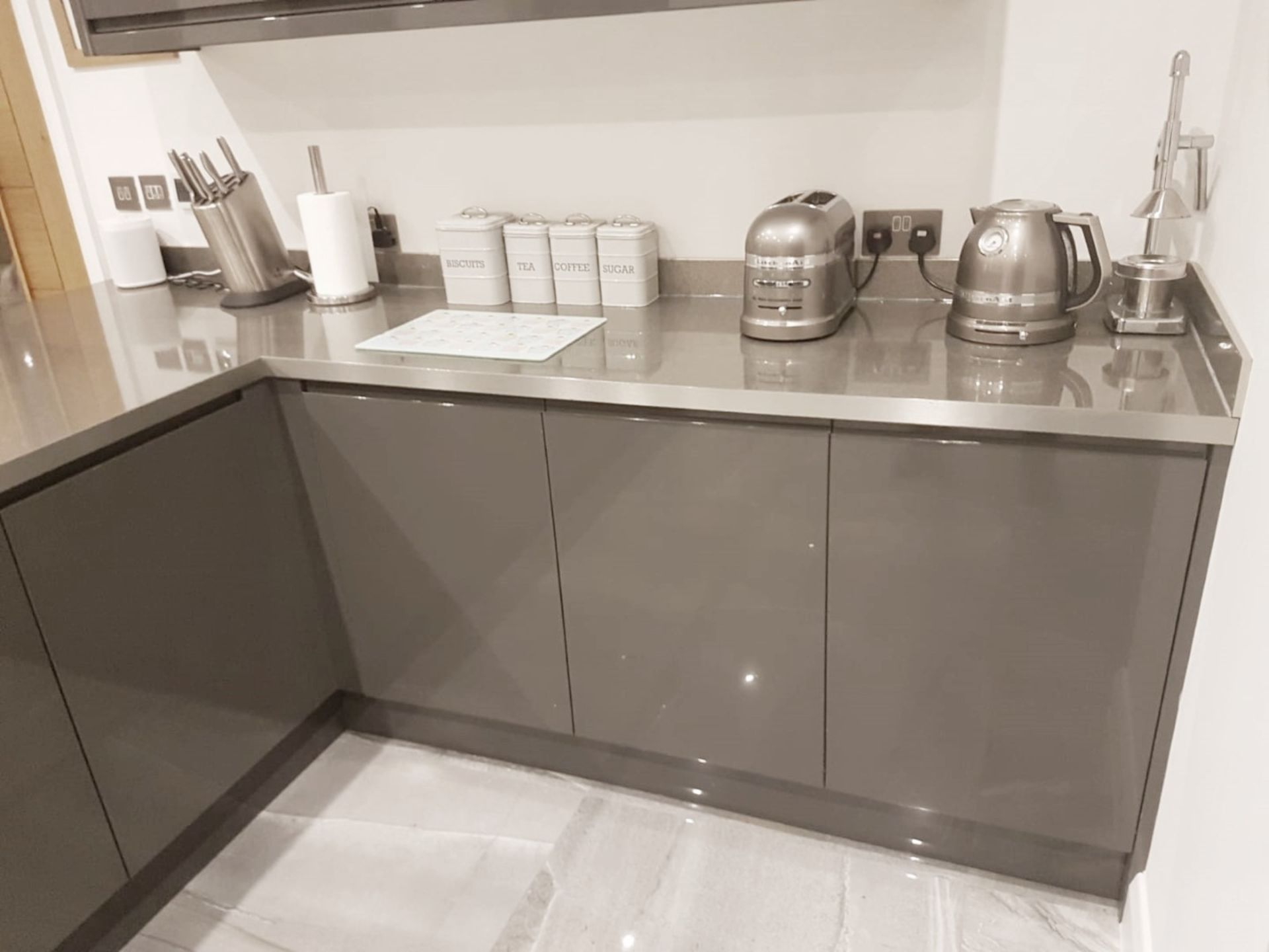 1 x Handleless Bespoke Fitted WREN Kitchen With Integrated Neff Appliances And Laminate Worktops - Image 71 of 72