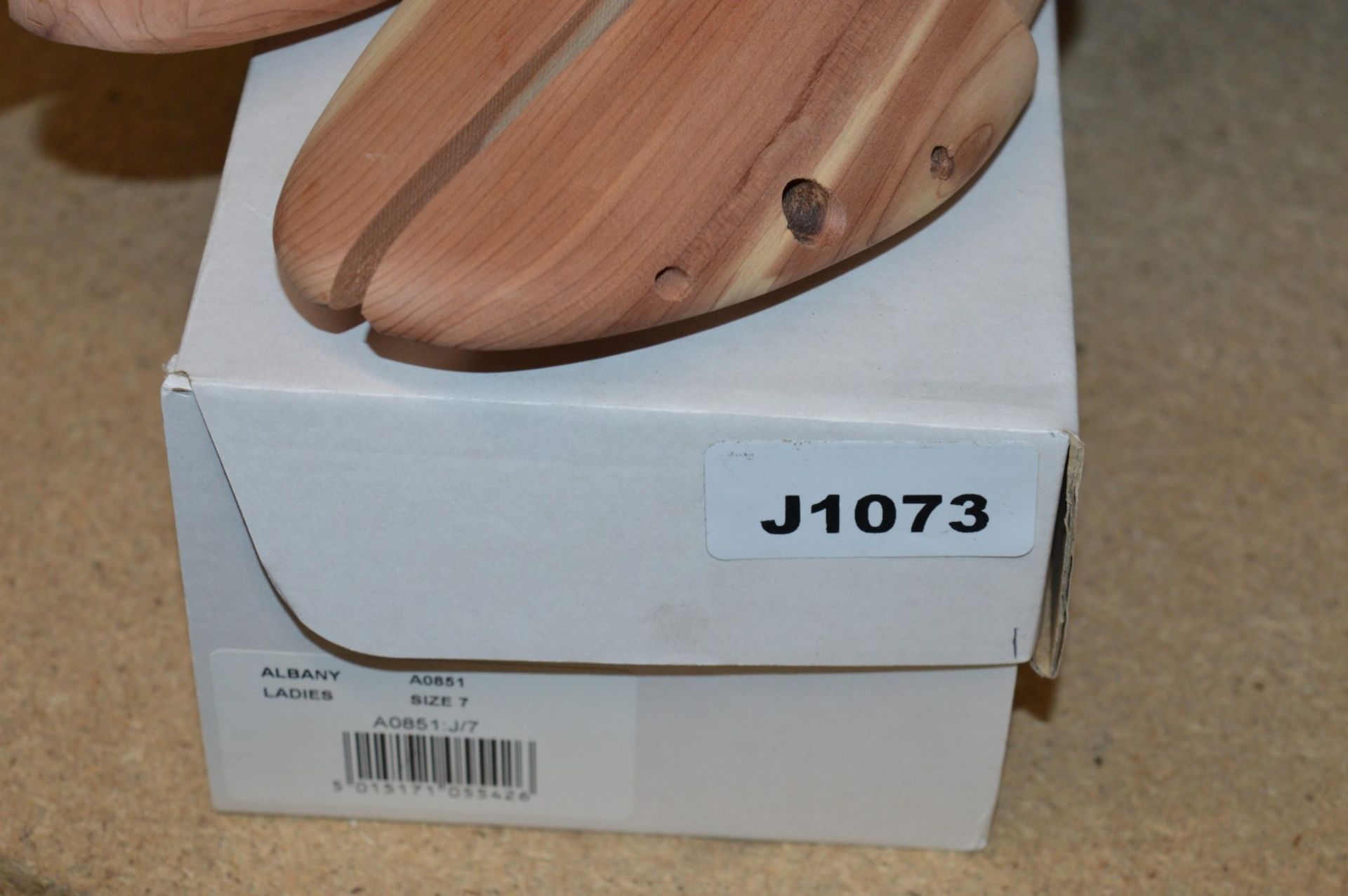 1 x Jones Bootmaker Albany Ladies Wooden Shoe Shaper - Size 7 - New and Boxed - CL285 - Ref - Image 2 of 4