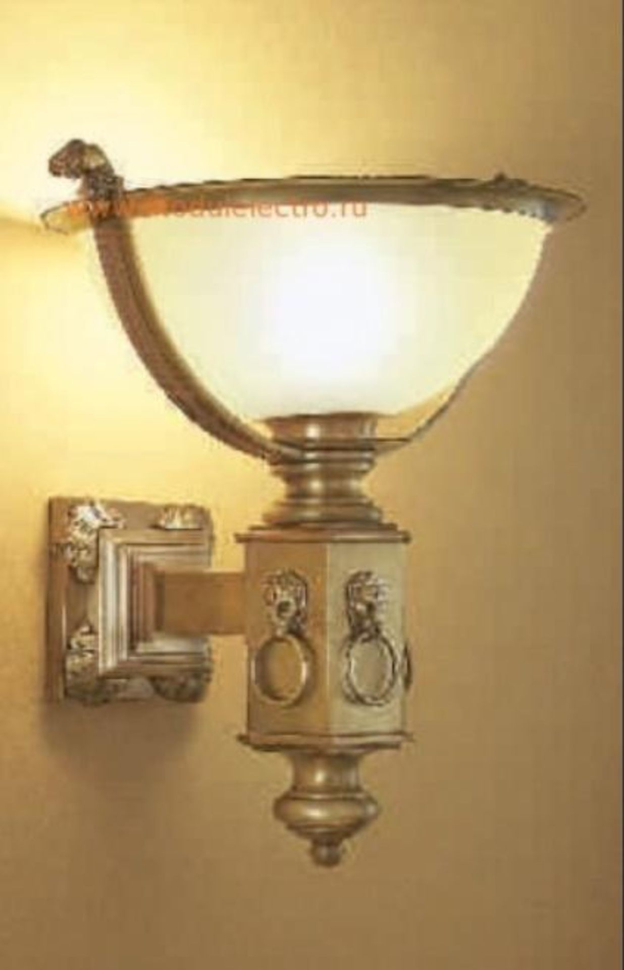 1 x Etruscan Antique Look Wall Sconce by Chelsom With Glass Lamp - New/Unused boxed stock - CL001 -