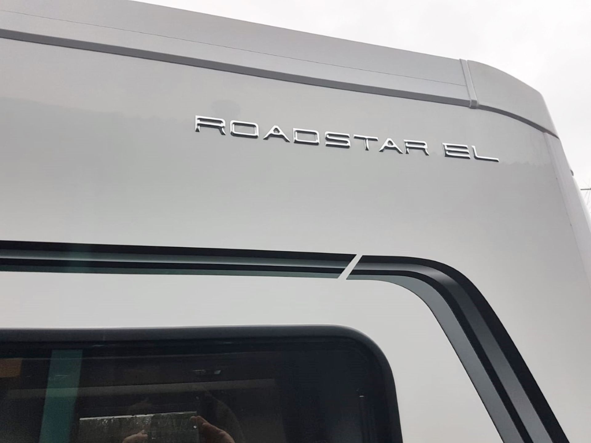 **WITHDRAWN** 1 x Lunar Roadstar EL Coach-Built 2 Berth Motorhome - CL341 - Location: Manchester - Image 6 of 15