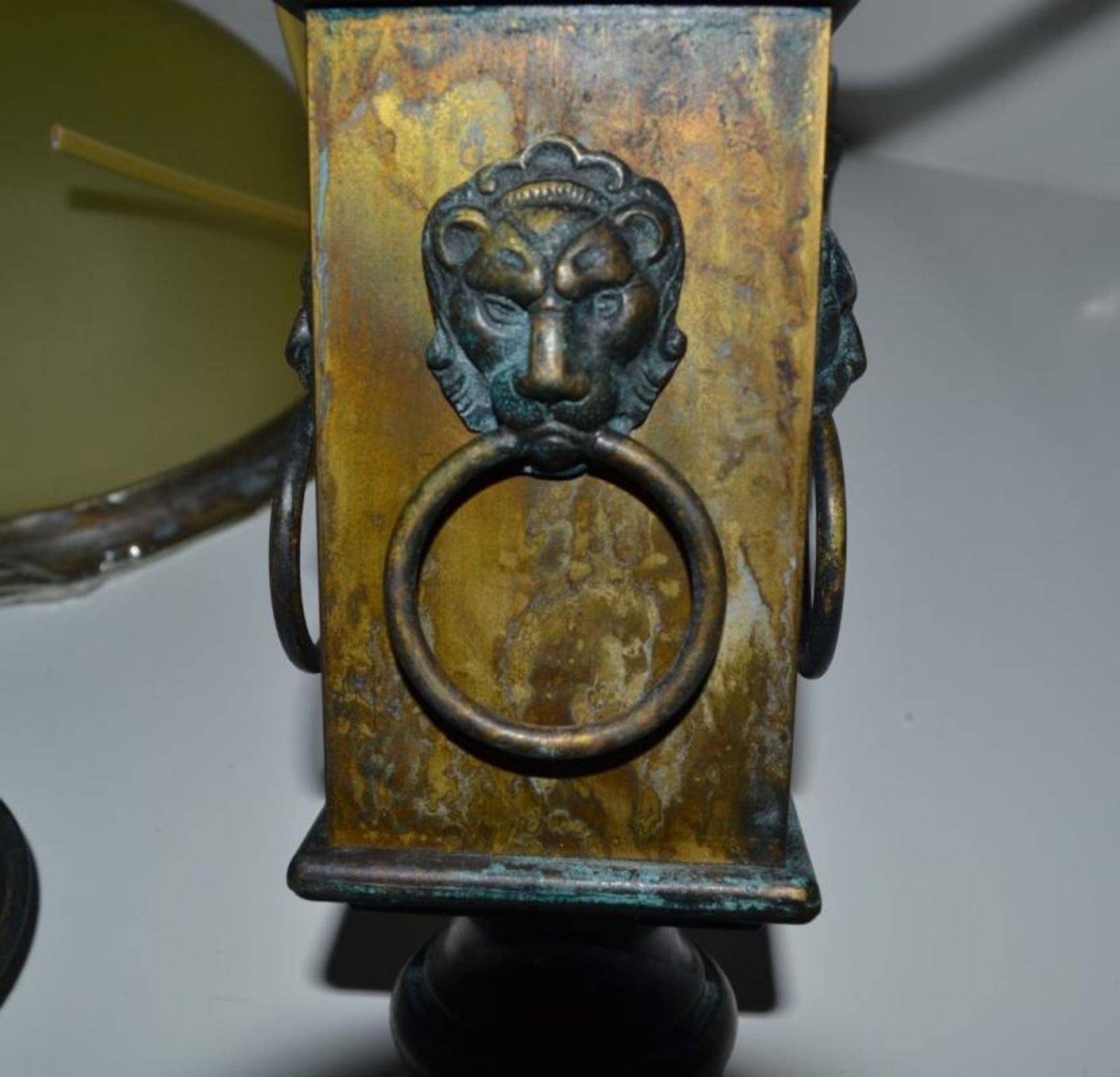1 x Etruscan Antique Look Wall Sconce by Chelsom With Glass Lamp - New/Unused boxed stock - CL001 - - Image 3 of 5