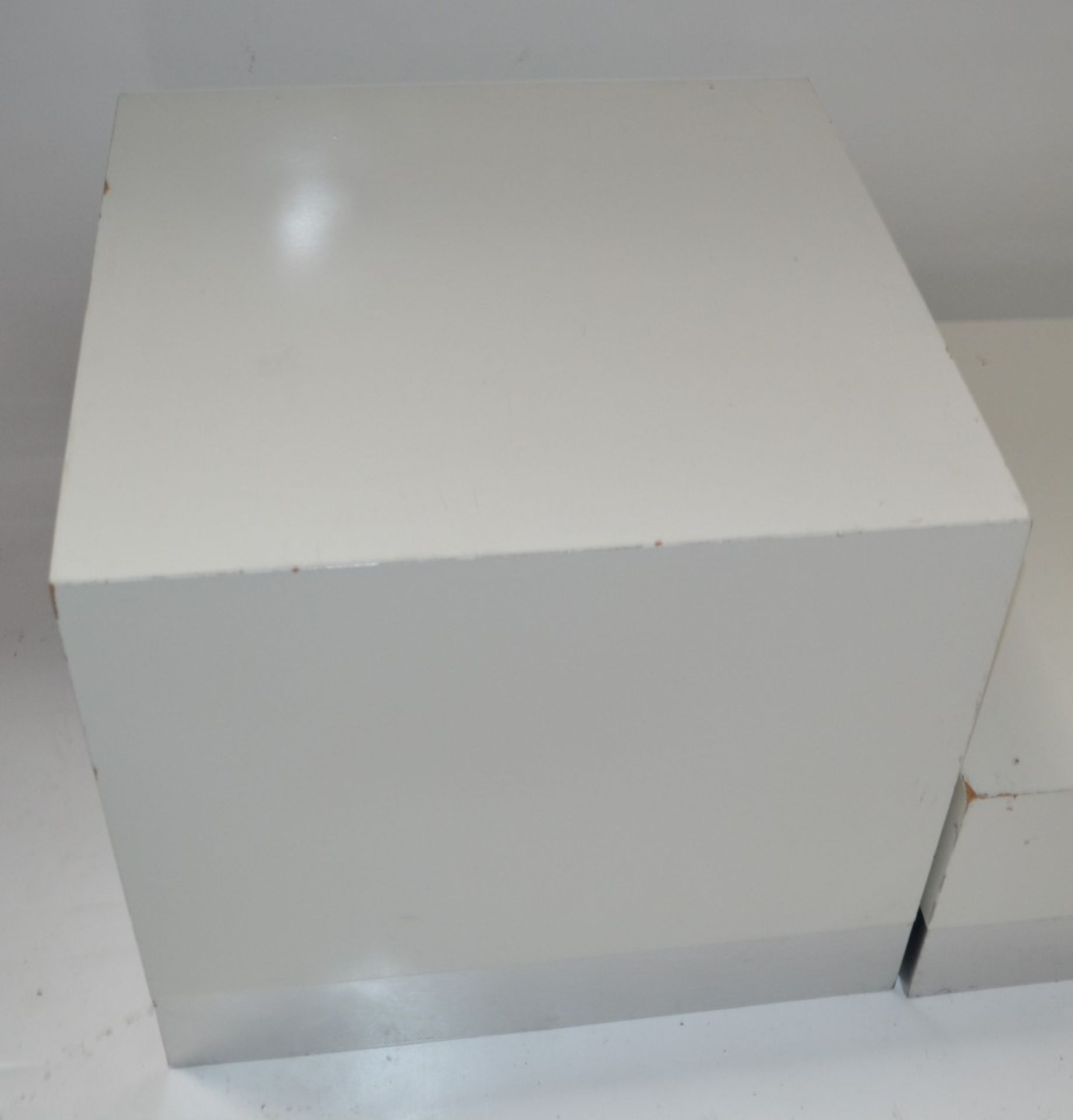3 x Shop Display Plinths In Pale Cream And Silver - 2 Sizes Supplied - Dimensions: - Ref: - Image 2 of 5