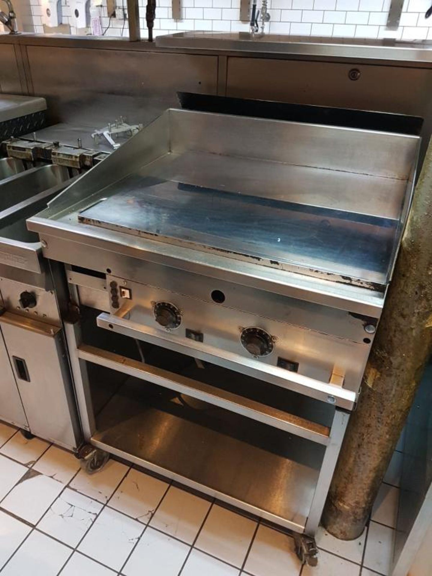 1 x Keating Heavy Duty Stainless Steel Natural Gas Griddle With Stand on Castors - CL332 - Location: - Image 2 of 4