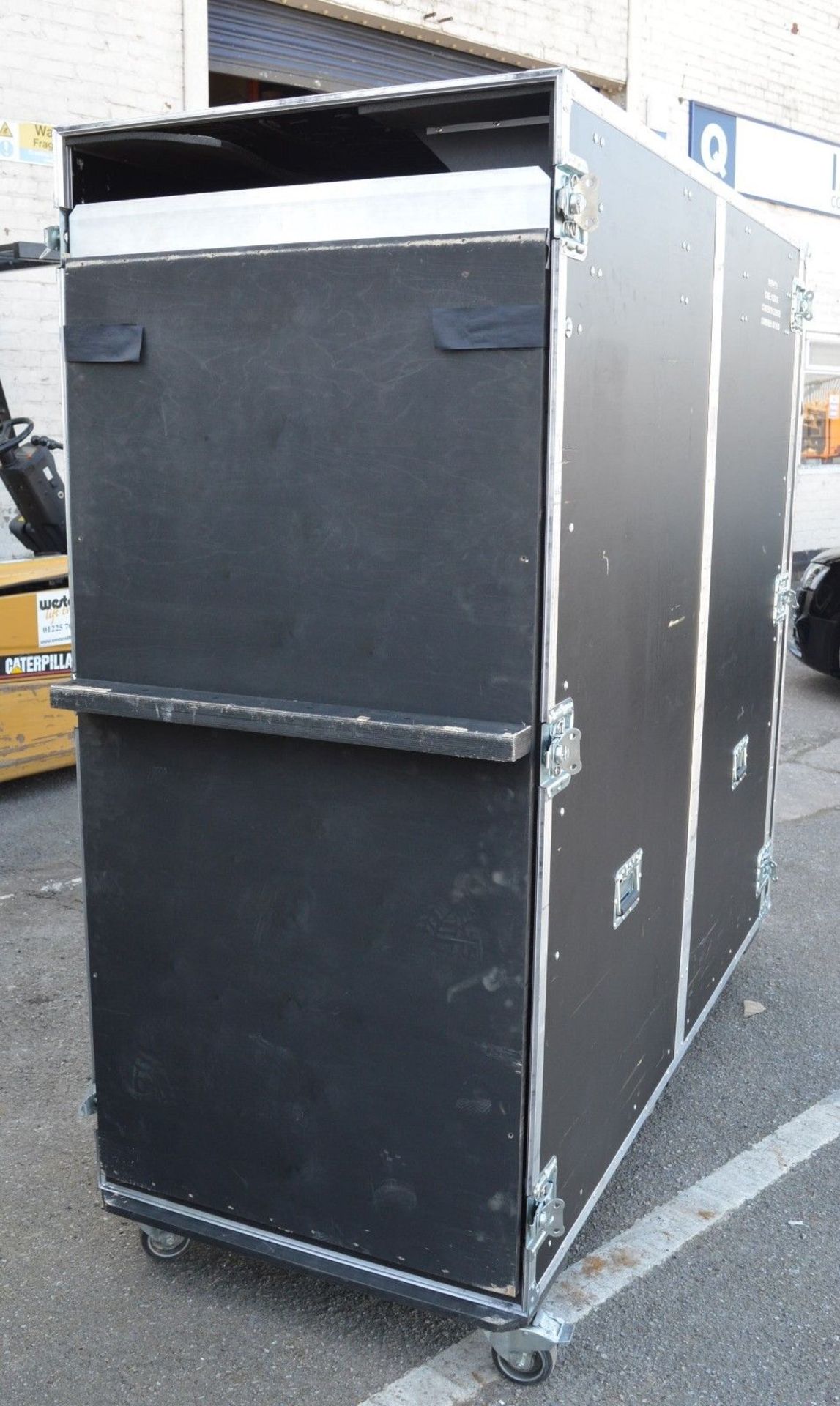 1 x Large Flight Case With Castors and Ramp For Easy Loading - H188 x W200 x D79 cms - CL011 - - Image 6 of 11