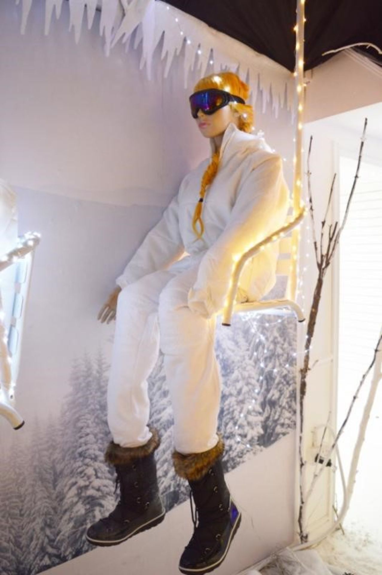 3 x Life Size Mannequins Ski Lift Scene - Ref BB285 TF - CL351 - Location: Chorley PR6 - Image 2 of 6