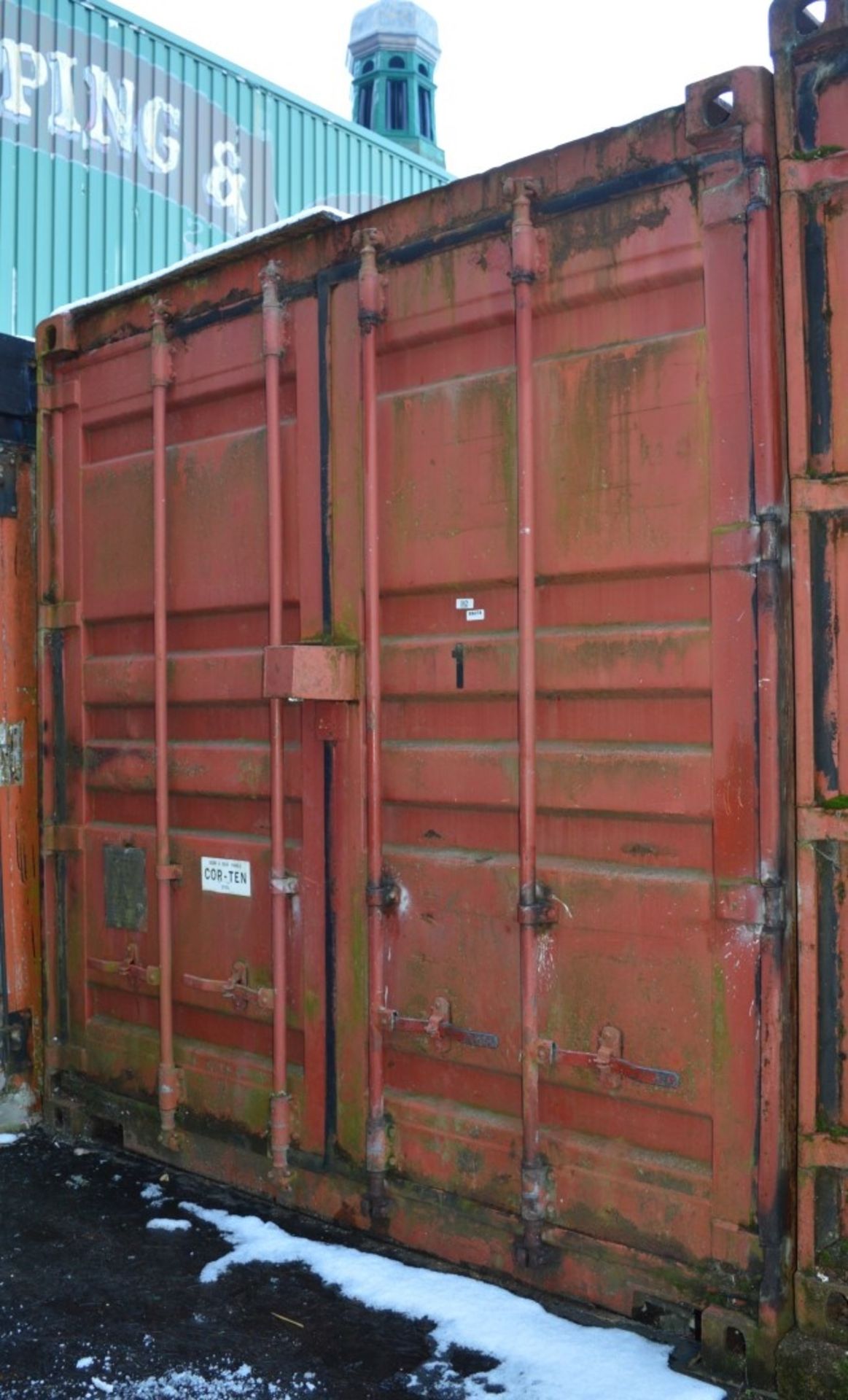 1 x Commercial 20ft Shipping / Storage Container - Internally Plastered With Light Fitting - H256