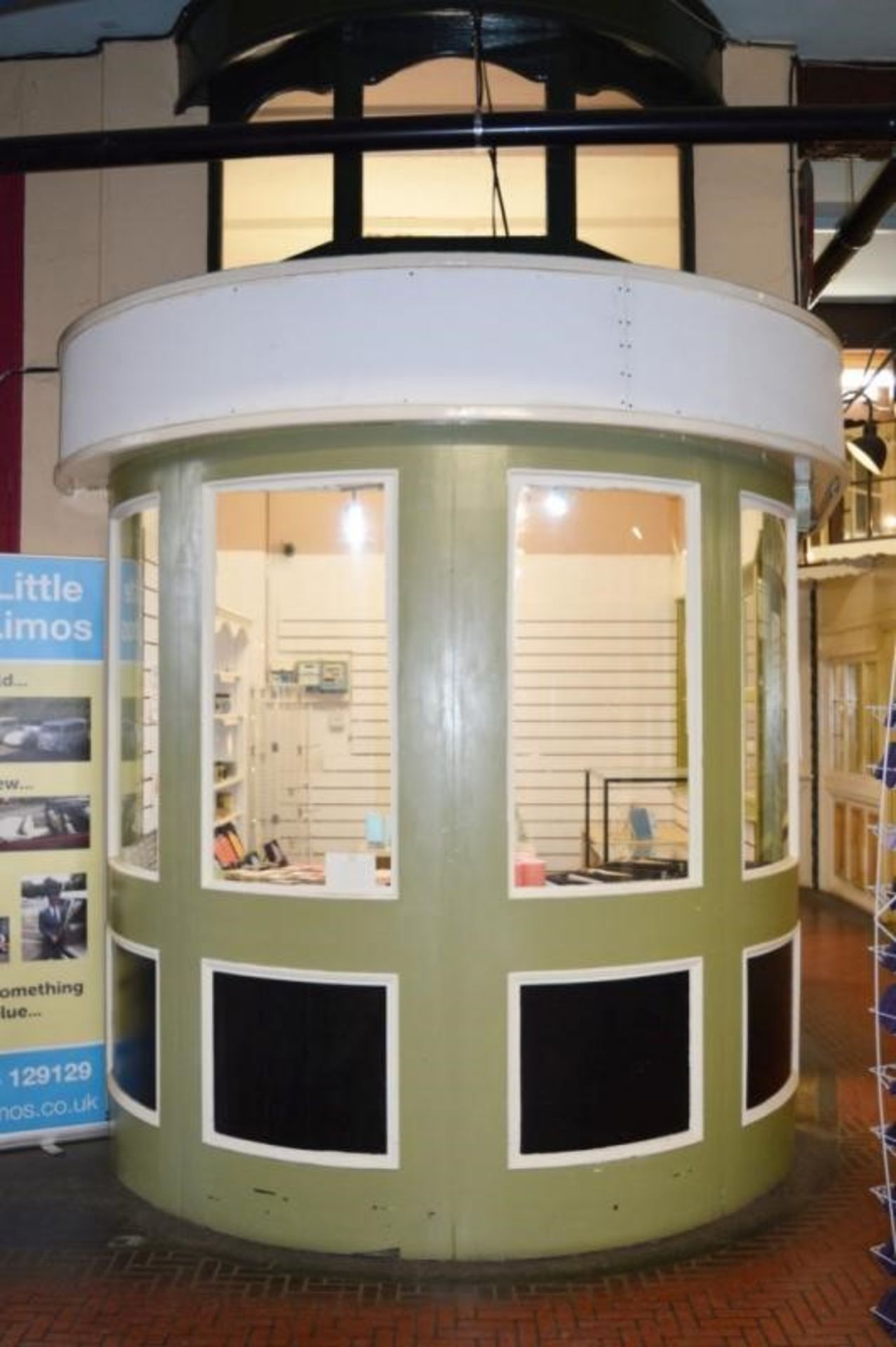 Botany Bay Victorian Style Vintage Corner Shopfront - Ideal For Shopping Outlets, Film Sets, Boutiqu