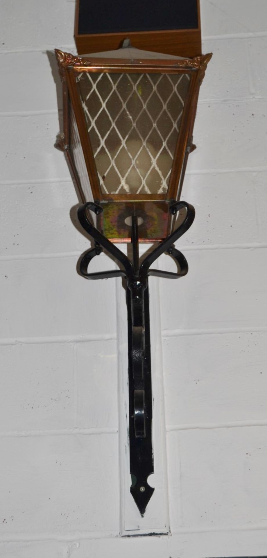 1 x Victorian Style Wall Lantern Light Fitting - Large Size in Black and Copper - Overal Height - Image 2 of 4