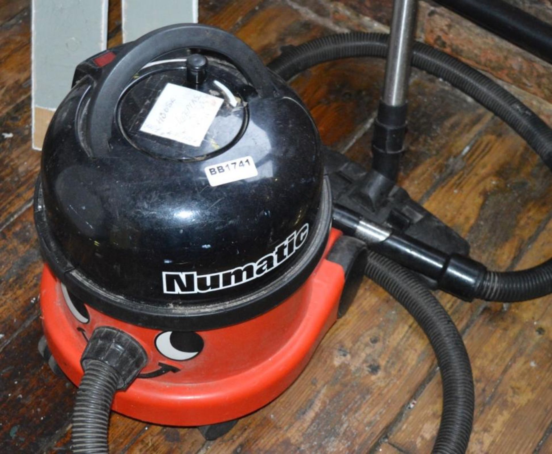 1 x Henry Hoover Numatic Vacuum Cleaner - Ref BB1741 TF - CL351 - Location: Chorley PR6