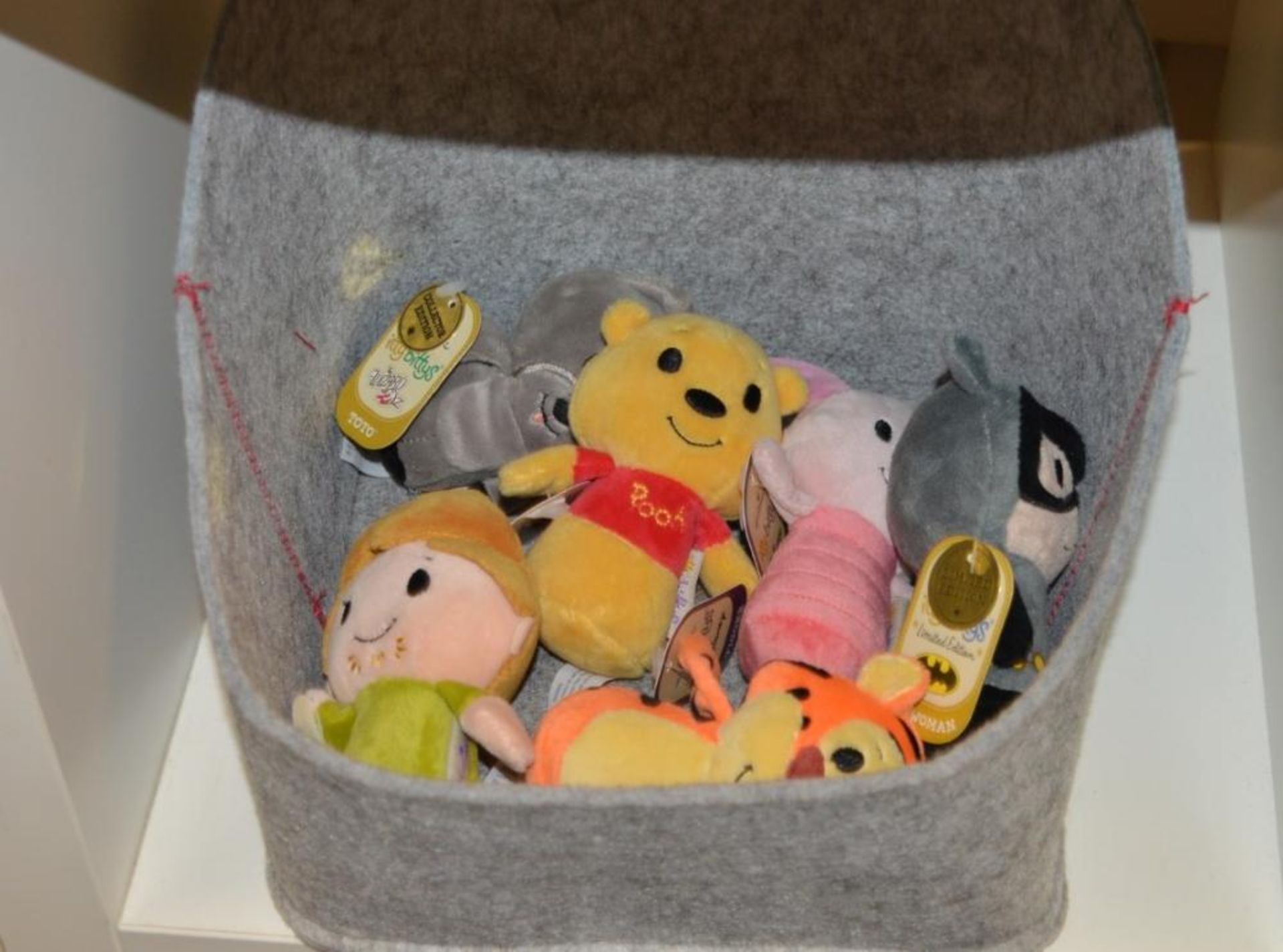 Approx 100 x Hallmark Itty Bittsy Character Soft Toys With 18 x Storage Baskets - Ref BB - CL351 - L - Image 11 of 19