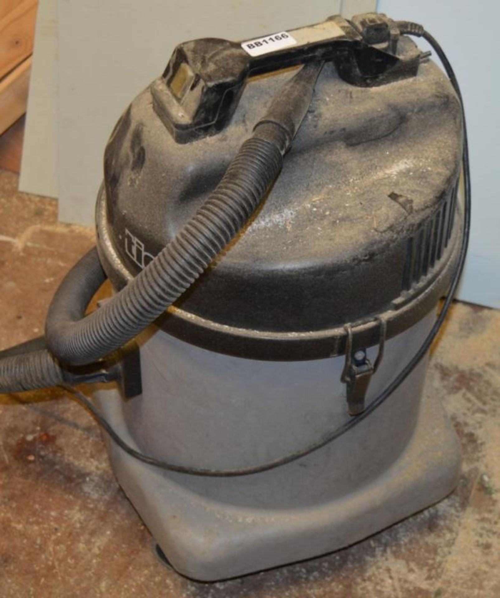 1 x Numatic Vacuum Cleaner in Grey - Ref BB1166 MC - CL351 - Location: Chorley PR6