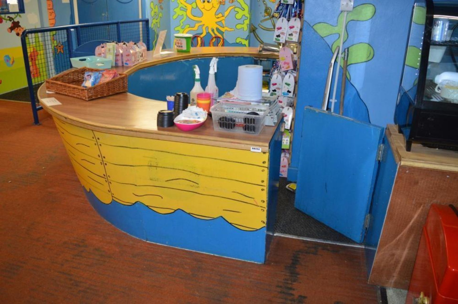 1 x Puddletown Pirate Ship Reception Counter With Magnetic Visitors Door - H82 x W370 x D490 cms - R - Image 5 of 9