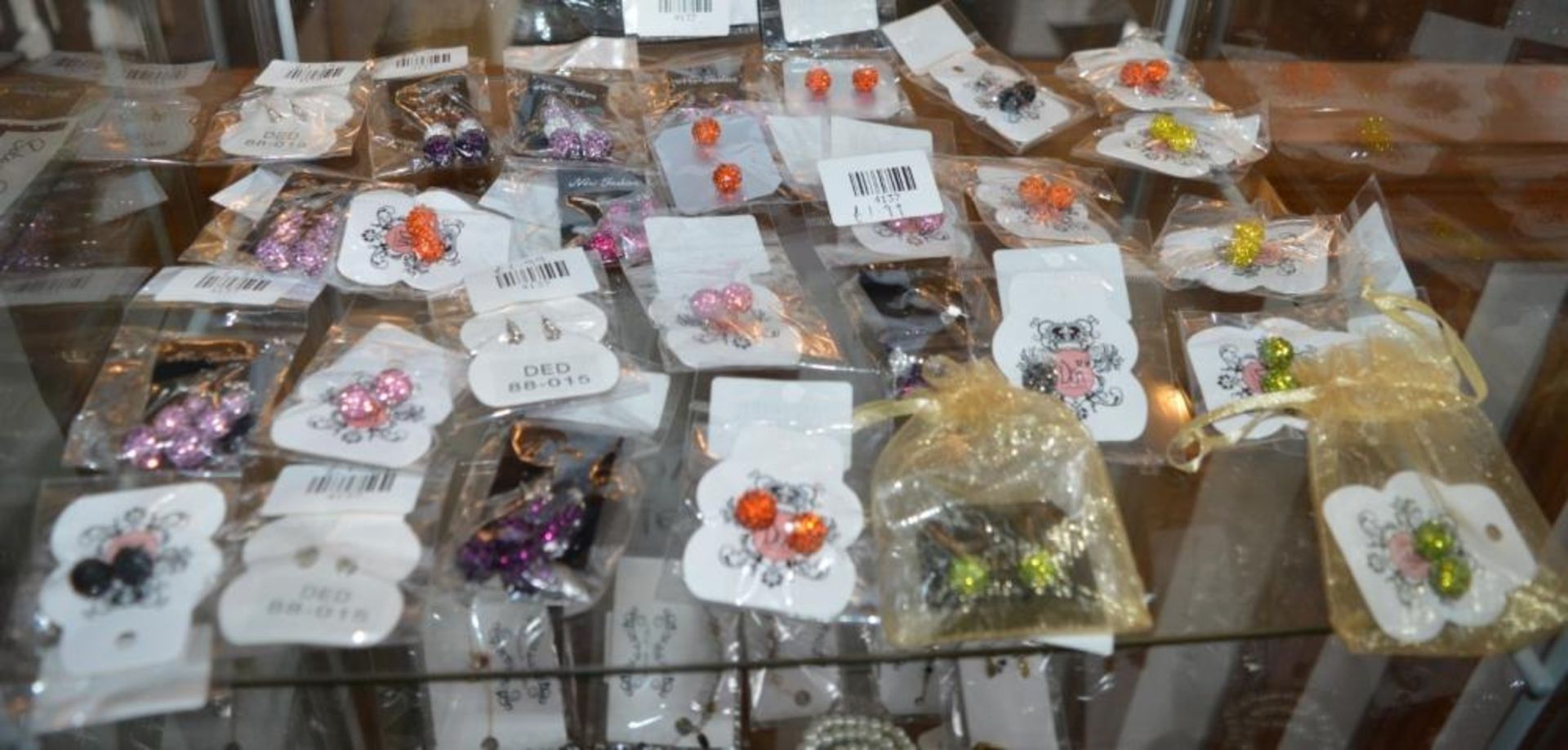 80 x Assorted Pieces of Costume Jewellery - New and Unused Stock - Ref BB853 2F - CL351 - Location: - Image 2 of 5