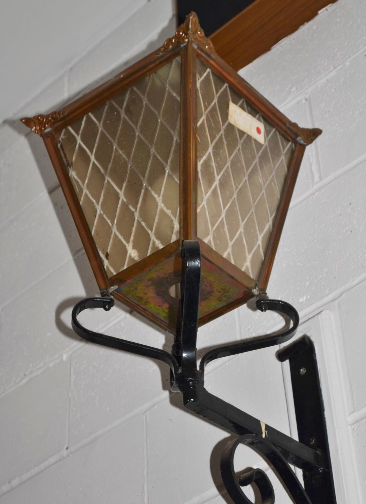 1 x Victorian Style Wall Lantern Light Fitting - Large Size in Black and Copper - Overal Height - Image 4 of 4