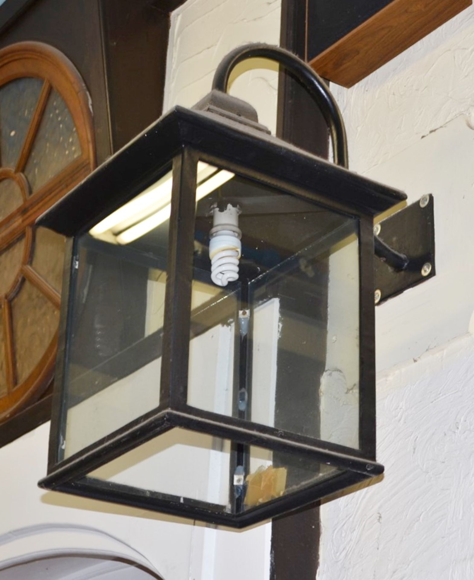 1 x Victorian Style Wall Lantern Light Fitting - Large Size in Black - Ref BB671 GF - CL351 - - Image 2 of 3