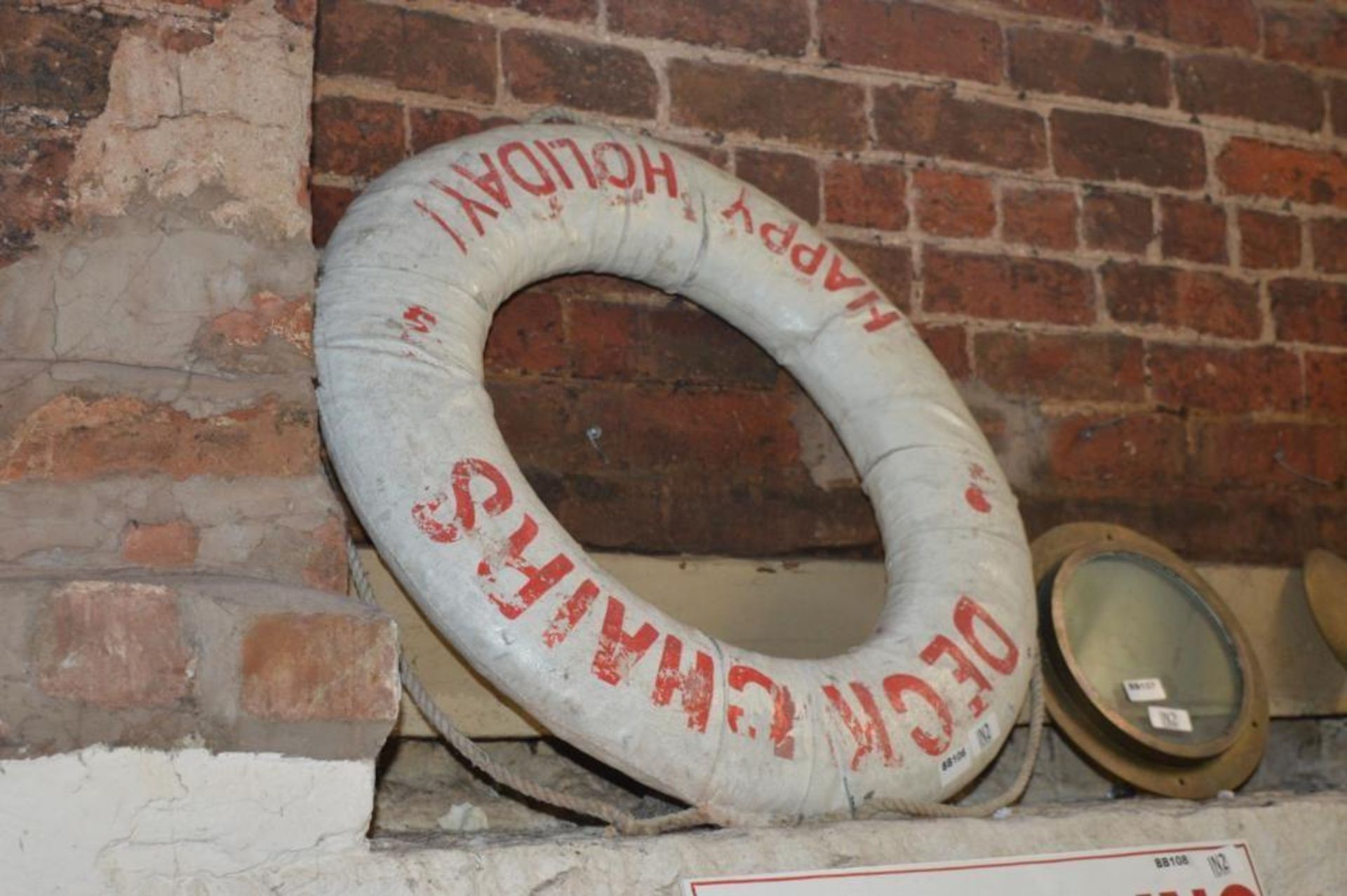 1 x Vintage Happy Holidays Deck Chairs Life Saving Buoy Ring - Ref BB106 SF - CL351 - Location: Chor - Image 3 of 5