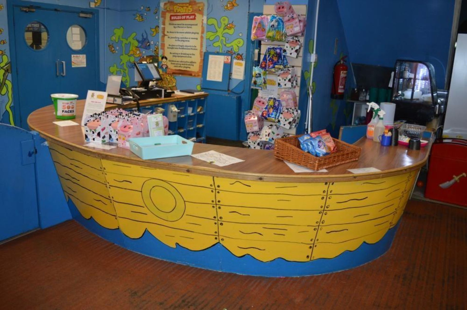 1 x Puddletown Pirate Ship Reception Counter With Magnetic Visitors Door - H82 x W370 x D490 cms - R - Image 6 of 9